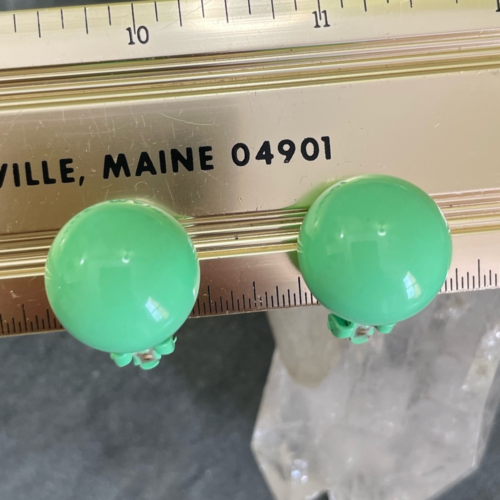 Vintage 60s Green Enamel Clip-On Earrings - Picture 10 of 15